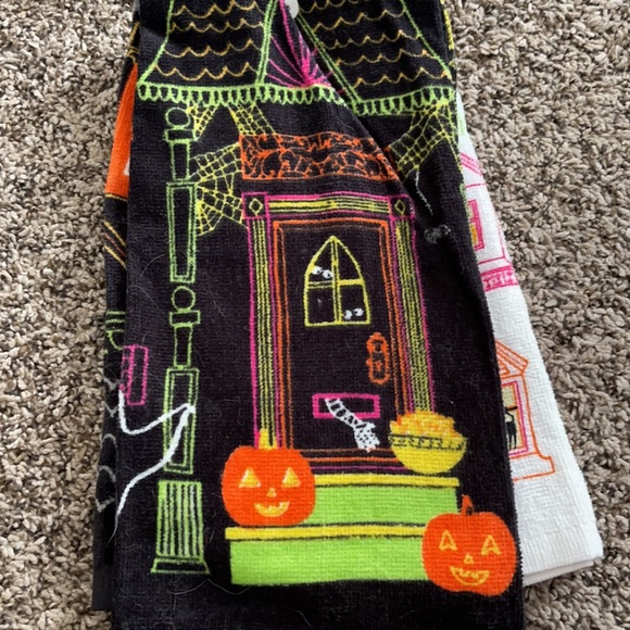 Set of 2 Towels Halloween Glow in the Dark NWT - Picture 4 of 5